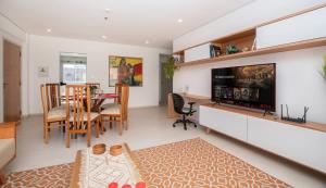Modern 2BR in Pilar Kitchen City Views Pool