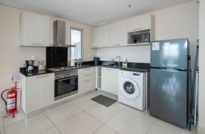 Quiet Retreat Full Kitchen & Desk City Views