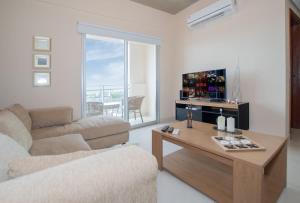 Quiet Retreat Full Kitchen & Desk City Views
