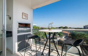 Fully Equipped Apt Pool & Workspace City Views