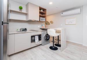 Modern Studio with Pool & Gym near Paseo La Galeria
