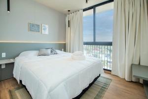Spacious Living Pool & Workspace Near Shopping