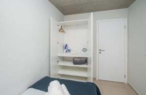 Business Living Pool & Workspace Malls Nearby
