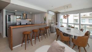 3BR Apartment Pool & Garage Sleeps 6