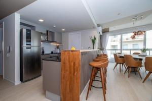 3BR Apartment Pool & Garage Sleeps 6