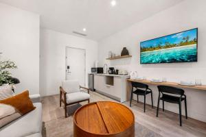Modern Brickell Luxe Apartment by Palermo Home Miami