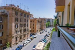 Testaccio - Central apartment with balcony