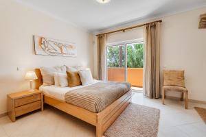 Sunny 2Bdr House near Ferragudo by LovelyStay