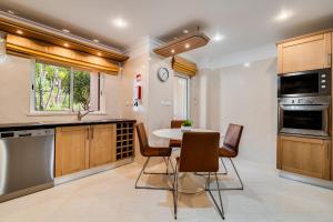 Sunny 2Bdr House near Ferragudo by LovelyStay