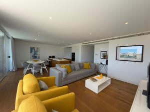 Vilamoura 4-Bedroom Penthouse with Jacuzzi