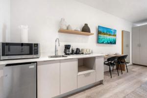 Modern Brickell Luxe Apartment by Palermo Home Miami