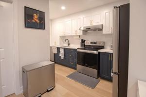 OakNest 2Bedroom Luxury Basement Apartment Free Parking