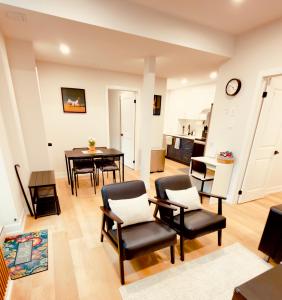 OakNest 2Bedroom Luxury Basement Apartment Free Parking