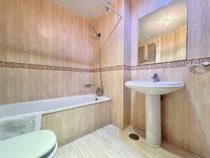 Aljaima III City Center & Beach Apartment