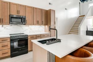 Close to Ohio River: 6BR Jeffersonville Home