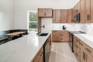 Close to Ohio River: 6BR Jeffersonville Home