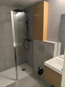 Appartement piscine, jardin privé, proche mer