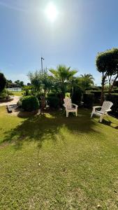 Appartement piscine, jardin privé, proche mer