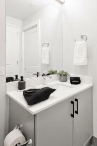 Sleek Loft 15 Min from NYC with Manhattan View