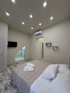 Scilla Central Rooms