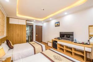 MOONLIGHT HOTEL