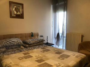 4 beds - Air Conditioning, just a short walk from the sea