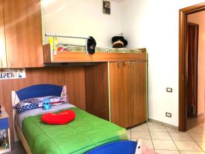 4 beds - Air Conditioning, just a short walk from the sea