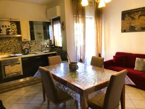 4 beds - Air Conditioning, just a short walk from the sea