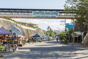 Luxury Beach Condo Walk to Town & Ocean