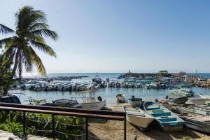 Luxury Beach Condo Walk to Town & Ocean