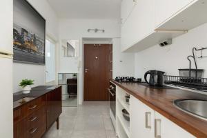 Prusa Stylish Apartment Close to the Center of Cracow by Noclegi Renters