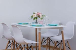 Prusa Stylish Apartment Close to the Center of Cracow by Noclegi Renters