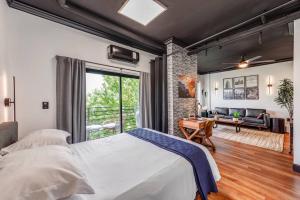 4th Ward Industrial in the Heart of Charlotte - Apartment