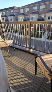 Modern 2-Storey townhouse, 2BR, Free parking, near Hwy401 and Oshawa Centre