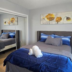 Modern 2-Storey townhouse, 2BR, Free parking, near Hwy401 and Oshawa Centre