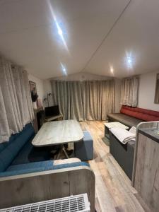 Beautiful 3 Bed Caravan with Views & Decking