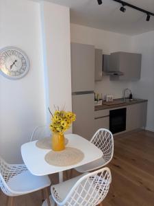 E&F Luxury Apartment