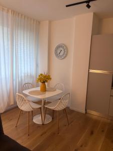 E&F Luxury Apartment