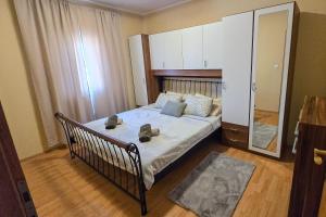 Garden Apartments Vir