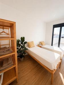 Apartamentos con piscina, terraza y parking