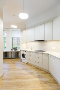 Brand-New 4BR for 8 - Quiet & Easy 1st Floor