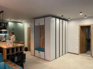 Luxurious, modern and spacious apartment for up to 4 with private office at Secret Garden, Green Life