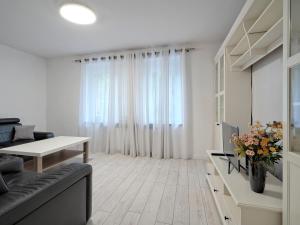 Gdańsk Wrzeszcz Apt - Parks Nearby & City Access - by Rentujemy