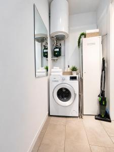 Strategic & Large Studio with Self Check In - Fondazione Prada, Milano with AC, Wifi, Washing Machine