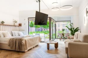 Granaria Premium Suite with Jacuzzi and Patio - Gdansk Old Town by Lion Apartments