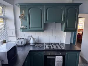 Spacious Newly Reno 3 Bed Home with Garden, Sleeps 7, Near BHX Airport, NEC & HS2