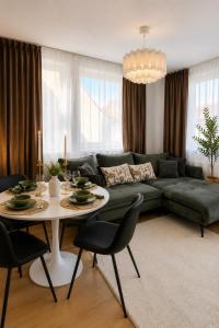 Zentrum Apartments Prime Location - Near Metro 24h Self Check-in, 65 Smart TV