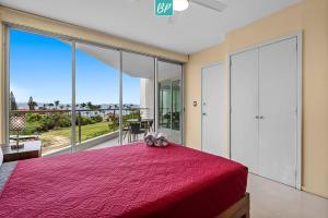Aria Ocean - Beachfront Resort Family-Friendly Pools & Parking