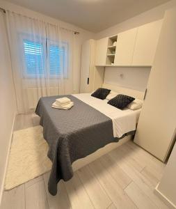 Apartment Monika - Private terrace & Parking