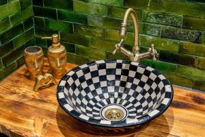 The Chic and Traditional Getaway